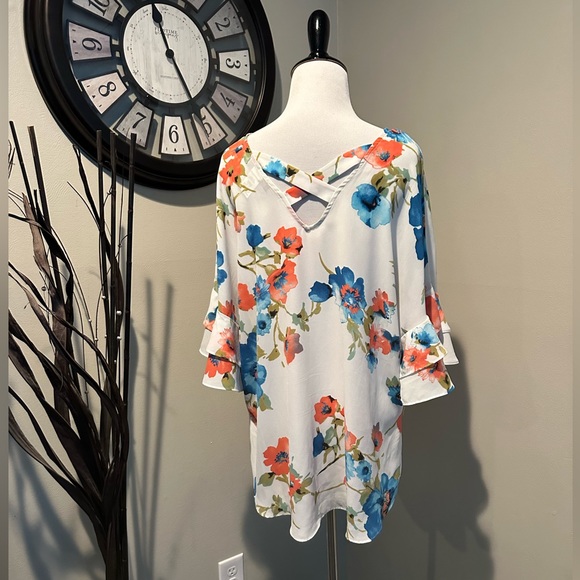 NWOT Jennie & Marlis Cream with Coral & Blue Flowered Blouse Size L - Picture 2 of 7
